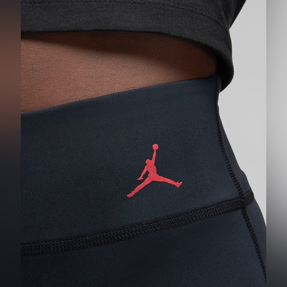 Air Jordan Women's Heritage Legging Shorts DO5026-010 AUTHENTIC NEW Size Medium - Picture 3 of 6
